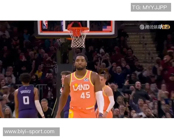 米切尔半场表现亮眼5中3贡献7分1板2助2断展现潜力