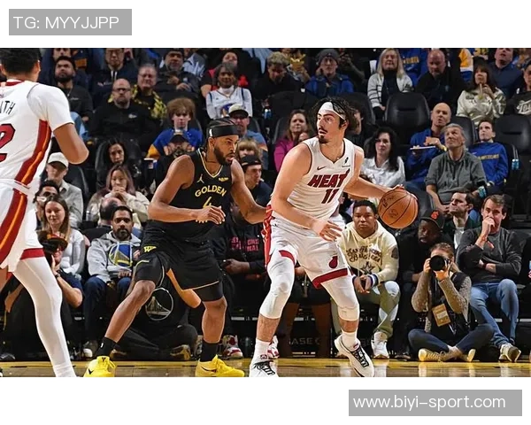 热火记者报道哈克斯左脚踝扭伤球队明日将决定他的出战状态